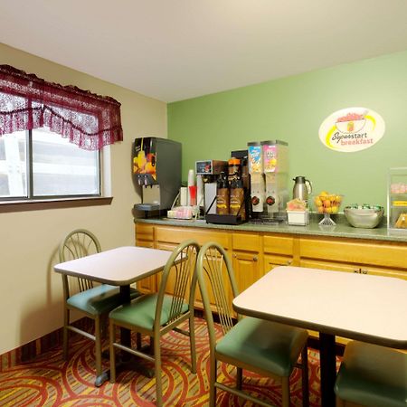 Super 8 By Wyndham Green River Exterior photo